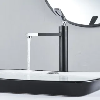 Смеситель для раковины Shevanik S6611H с поворотным носиком чёрный/хром